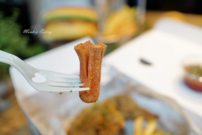 【台中豐原】『搖滾炸雞 ROCK Fried Chicken』。外皮酥脆美式炸雞│手作芝士漢堡、吐司│現做久候建議預訂│近豐原太平洋 @Nini and Blue 玩樂食記 DSC08073