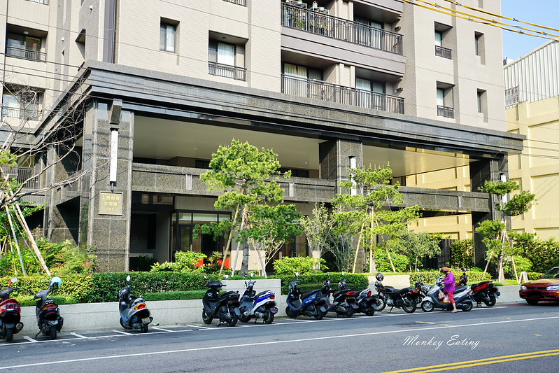 【台中豐原】靜謐悠閒的白色空間『1002 cafe&shop』。手作早午餐。下午茶。甜點│享受輕豪宅優美庭院│上騰御寶一樓 @Nini and Blue 玩樂食記 DSC09285
