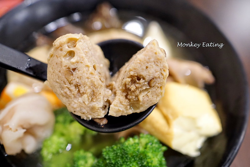 【台中豐原】下班後的平價小吃『月初關東煮』。湯頭甘甜料豐富│傳統乾拌意麵很推│豐原三民路美食 @Nini and Blue 玩樂食記 DSC07612