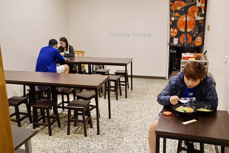 【台中豐原】下班後的平價小吃『月初關東煮』。湯頭甘甜料豐富│傳統乾拌意麵很推│豐原三民路美食 @Nini and Blue 玩樂食記 DSC07584