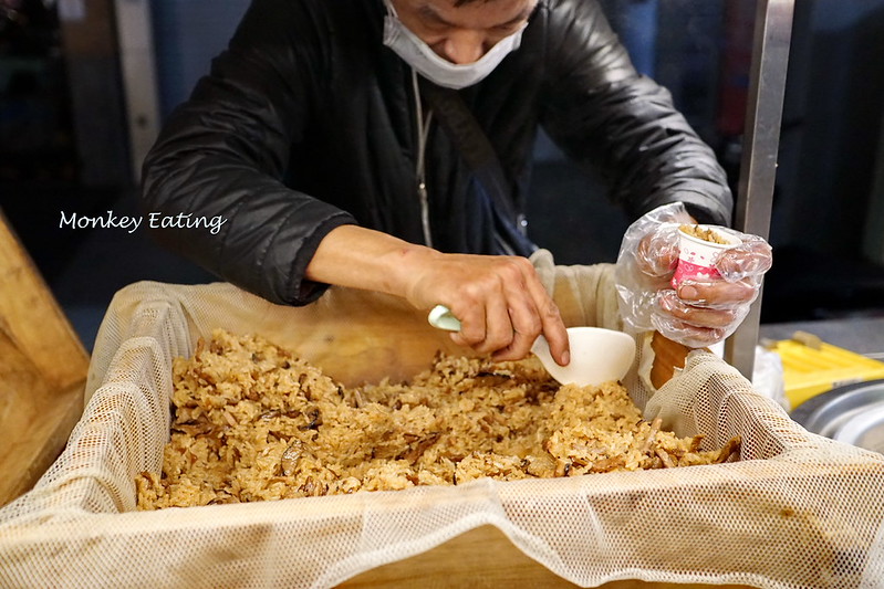 【台中豐原】不定點出沒的人氣素油飯『善田素食油飯』。沒吃素也愛不釋手|薑香麻油菇飯|豐原素食推薦 @Nini and Blue 玩樂食記 DSC07373