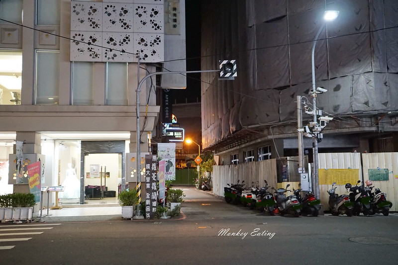 【台中豐原】『搖滾炸雞 ROCK Fried Chicken』。外皮酥脆美式炸雞│手作芝士漢堡、吐司│現做久候建議預訂│近豐原太平洋 @Nini and Blue 玩樂食記 DSC08048