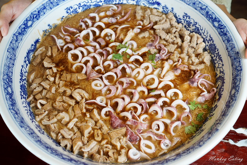 台中大雅小吃| 麵香大腸麵線,超狂 浮誇系美食推薦,大胃王挑戰邪惡三寶大碗公麵線 @Nini and Blue 玩樂食記 DSC00568