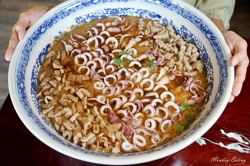 台中大雅小吃| 麵香大腸麵線,超狂 浮誇系美食推薦,大胃王挑戰邪惡三寶大碗公麵線 @Nini and Blue 玩樂食記 DSC00567