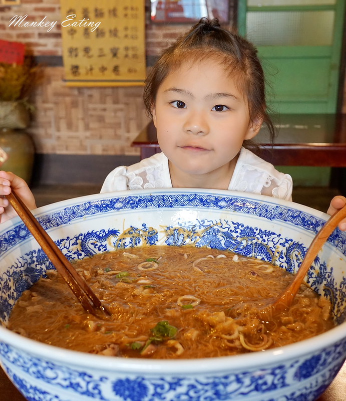 台中大雅小吃| 麵香大腸麵線,超狂 浮誇系美食推薦,大胃王挑戰邪惡三寶大碗公麵線 @Nini and Blue 玩樂食記 DSC00564