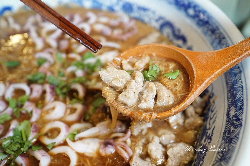 台中大雅小吃| 麵香大腸麵線,超狂 浮誇系美食推薦,大胃王挑戰邪惡三寶大碗公麵線 @Nini and Blue 玩樂食記 DSC00596