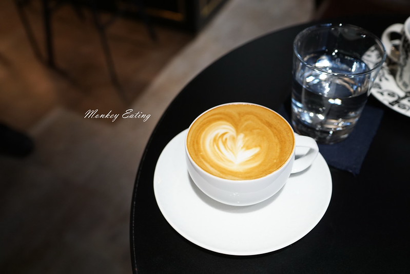 【台中豐原】HereCoffee這裡咖啡店│充滿現代風的質感精品咖啡,另有手作司康跟甜點│近廟東商圈 @Nini and Blue 玩樂食記 DSC02524