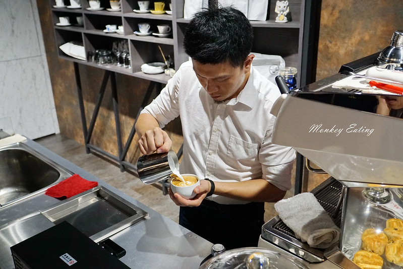 【台中豐原】HereCoffee這裡咖啡店│充滿現代風的質感精品咖啡,另有手作司康跟甜點│近廟東商圈 @Nini and Blue 玩樂食記 DSC02514
