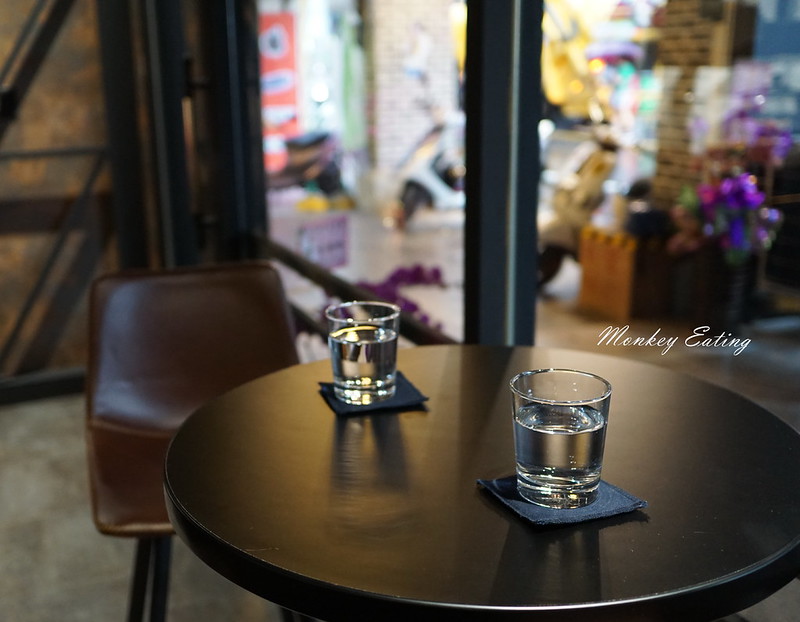 【台中豐原】HereCoffee這裡咖啡店│充滿現代風的質感精品咖啡,另有手作司康跟甜點│近廟東商圈 @Nini and Blue 玩樂食記 DSC02513