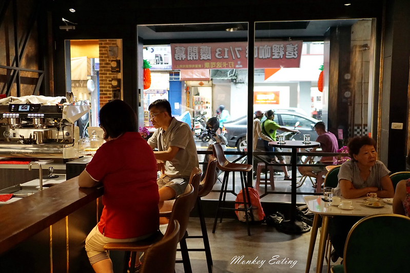 【台中豐原】HereCoffee這裡咖啡店│充滿現代風的質感精品咖啡,另有手作司康跟甜點│近廟東商圈 @Nini and Blue 玩樂食記 DSC02508