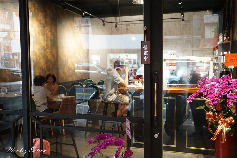 【台中豐原】HereCoffee這裡咖啡店│充滿現代風的質感精品咖啡,另有手作司康跟甜點│近廟東商圈 @Nini and Blue 玩樂食記 DSC02504