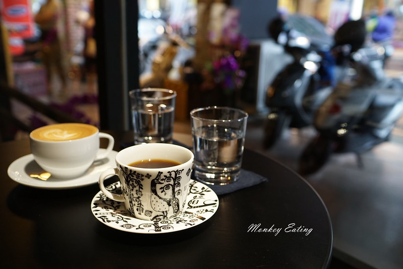 【台中豐原】HereCoffee這裡咖啡店│充滿現代風的質感精品咖啡,另有手作司康跟甜點│近廟東商圈 @Nini and Blue 玩樂食記 DSC02522