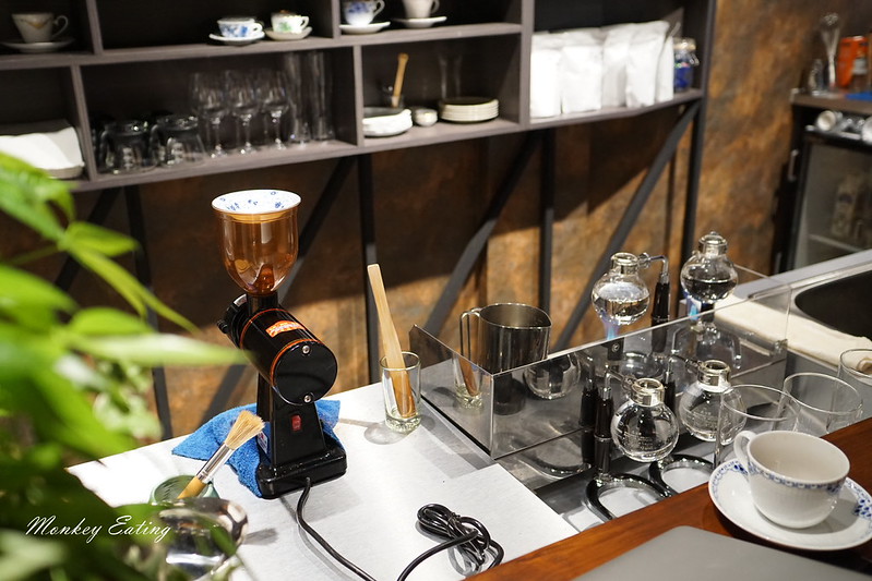 【台中豐原】HereCoffee這裡咖啡店│充滿現代風的質感精品咖啡,另有手作司康跟甜點│近廟東商圈 @Nini and Blue 玩樂食記 DSC02510