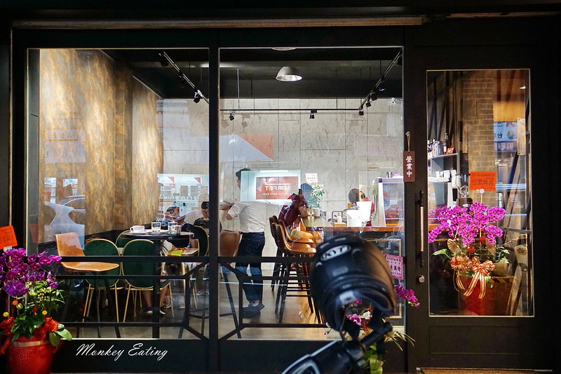 【台中豐原】HereCoffee這裡咖啡店│充滿現代風的質感精品咖啡,另有手作司康跟甜點│近廟東商圈 @Nini and Blue 玩樂食記 DSC02503