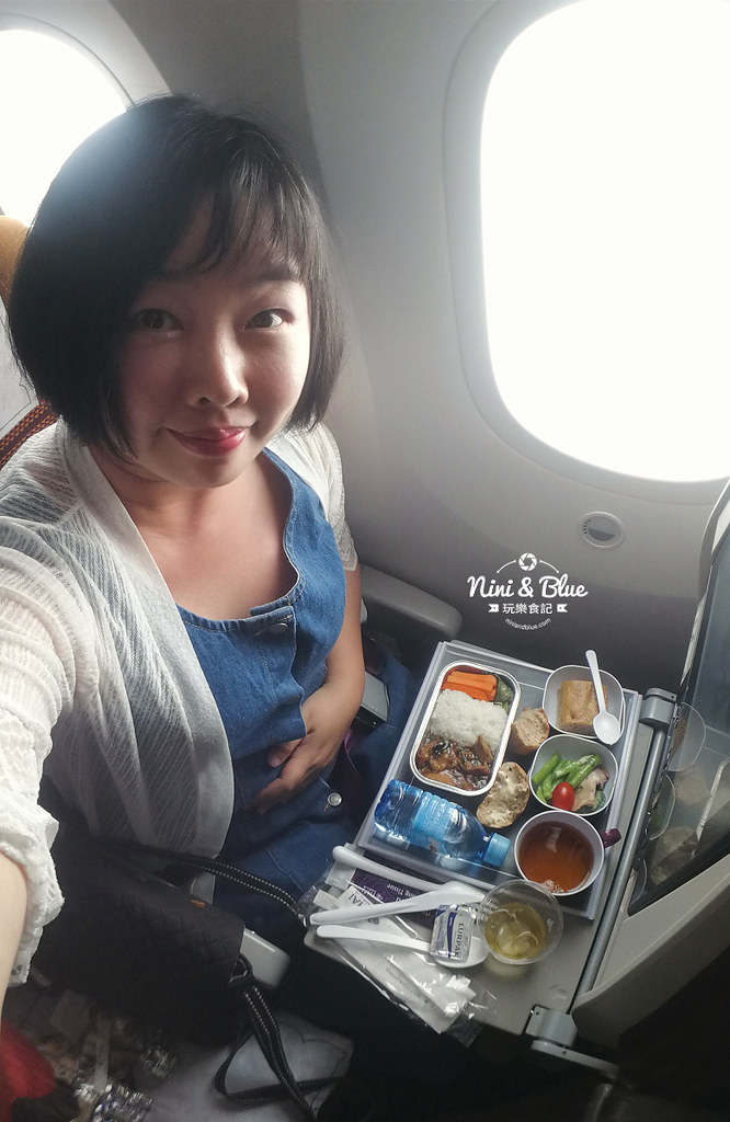 Thai Airways 泰國航空B787 經濟艙,台北TPE-曼谷BKK TG633班機,飛機餐果然如朋友們說的一樣好吃 @Nini and Blue 玩樂食記 Thai Airways 泰國航空 B787 經濟艙20