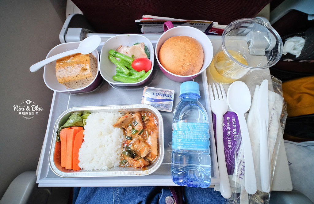 Menu| Kin+Hey by Greyhound Café 泰國曼谷 Central World 2樓咖啡的菜單 @Nini and Blue 玩樂食記 Thai Airways 泰國航空 B787 經濟艙16