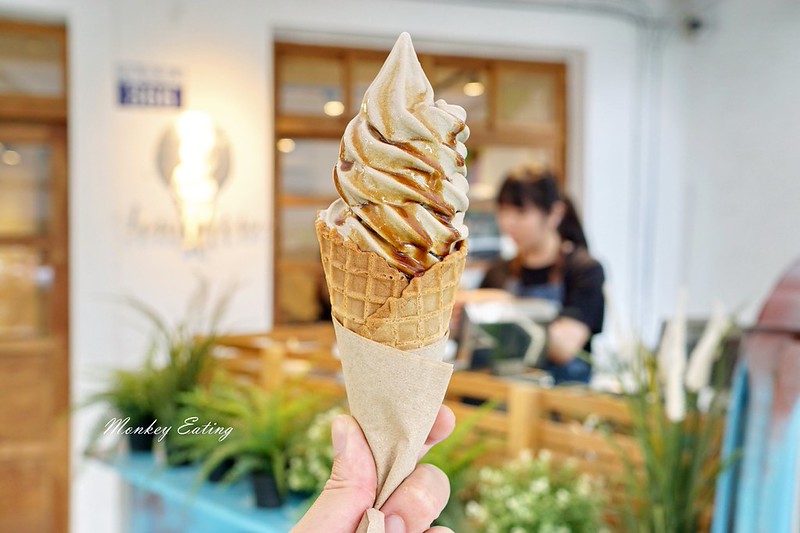 【台中西區】一銀甜品審計店|審計新村復古雞蛋糕,仙草霜淇淋好吃又好拍! @Nini and Blue 玩樂食記 DSC04161