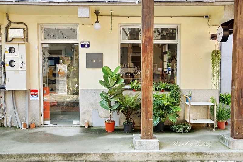 【台中西區】小日子商号審計店|審計新村雜誌選物、咖啡下午茶,白色簡約文青風 @Nini and Blue 玩樂食記 DSC04015