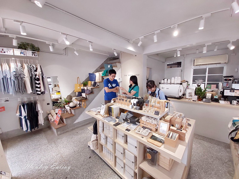 【台中西區】小日子商号審計店|審計新村雜誌選物、咖啡下午茶,白色簡約文青風 @Nini and Blue 玩樂食記 20190908_110125_2