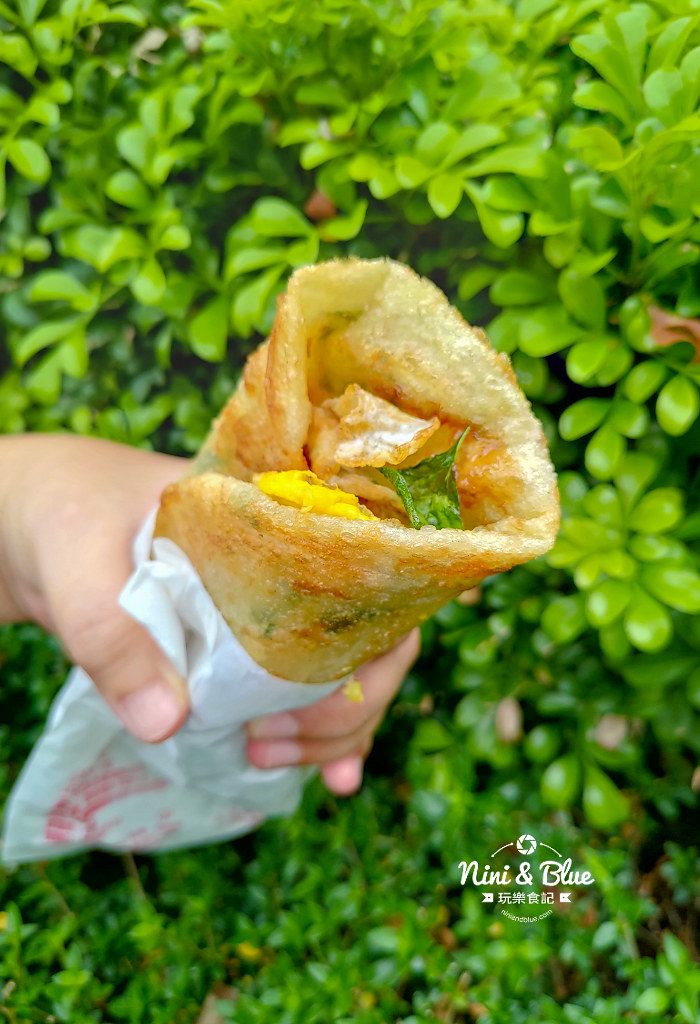 草屯蔥油餅加蛋加九層塔12