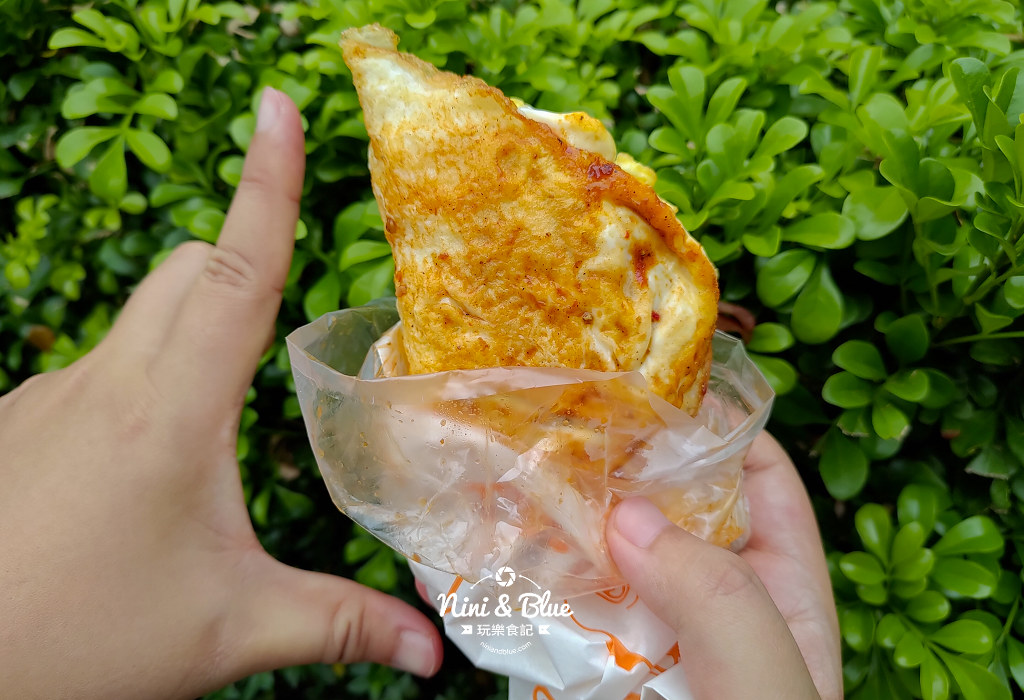 草屯蔥油餅加蛋加九層塔10