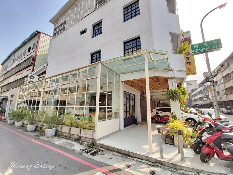 【台中西區】斑馬公寓咖啡|班馬散步咖啡二店,清新質感玻璃屋早午餐,生酮飲食、低碳早午餐 @Nini and Blue 玩樂食記 20191013_085122_2
