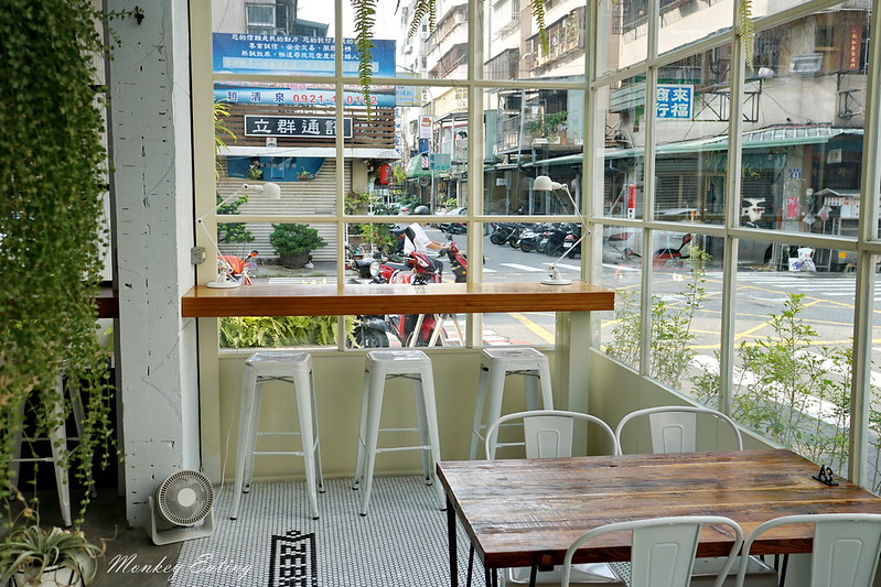 【台中西區】斑馬公寓咖啡|班馬散步咖啡二店,清新質感玻璃屋早午餐,生酮飲食、低碳早午餐 @Nini and Blue 玩樂食記 DSC05219
