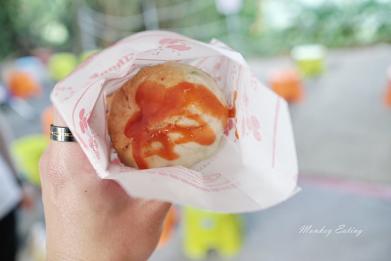 【台中北屯】超普通水煎包!大坑九號步道排隊美食,周末限定人氣水煎包,皮Q餡飽滿,加辣椒醬更好吃! @Nini and Blue 玩樂食記 DSC05077