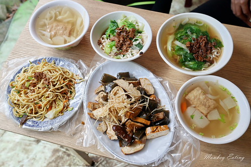 劉小姐潤餅大坑店|台中大坑口平價小吃,手工餅皮Q彈有勁超大捲,料滿實在有飽足感 @Nini and Blue 玩樂食記 DSC05093