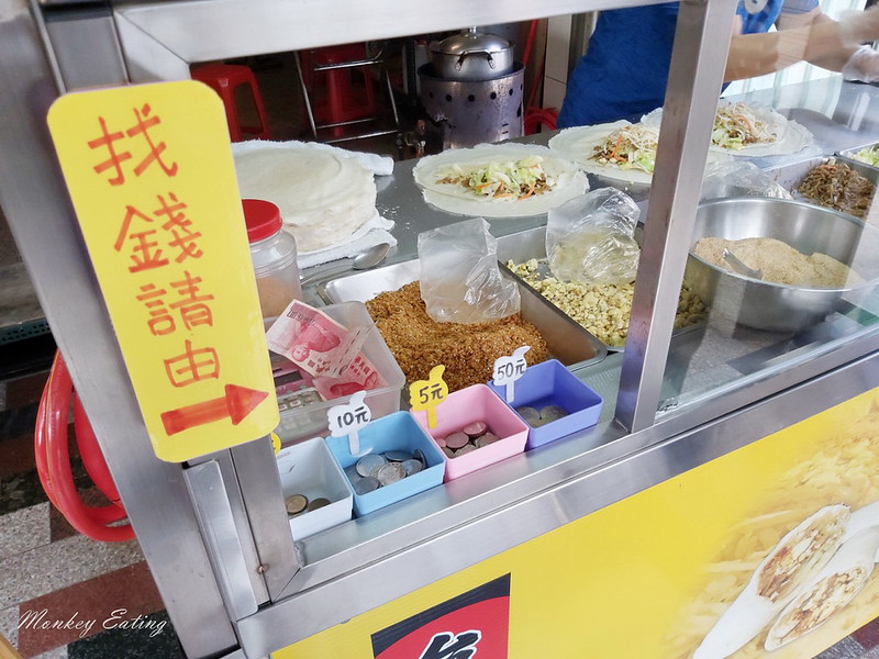 劉小姐潤餅大坑店|台中大坑口平價小吃,手工餅皮Q彈有勁超大捲,料滿實在有飽足感 @Nini and Blue 玩樂食記 20191228_132119_2