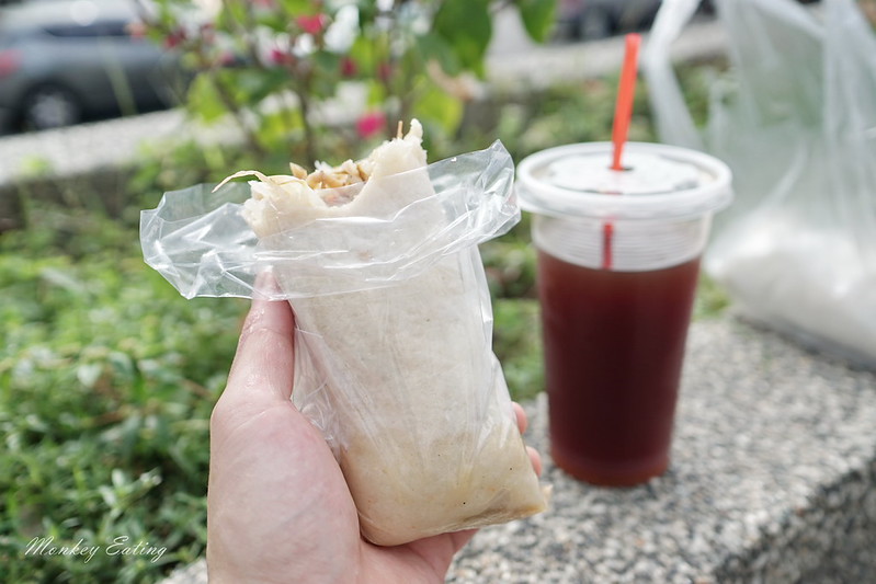劉小姐潤餅大坑店|台中大坑口平價小吃,手工餅皮Q彈有勁超大捲,料滿實在有飽足感 @Nini and Blue 玩樂食記 DSC07215