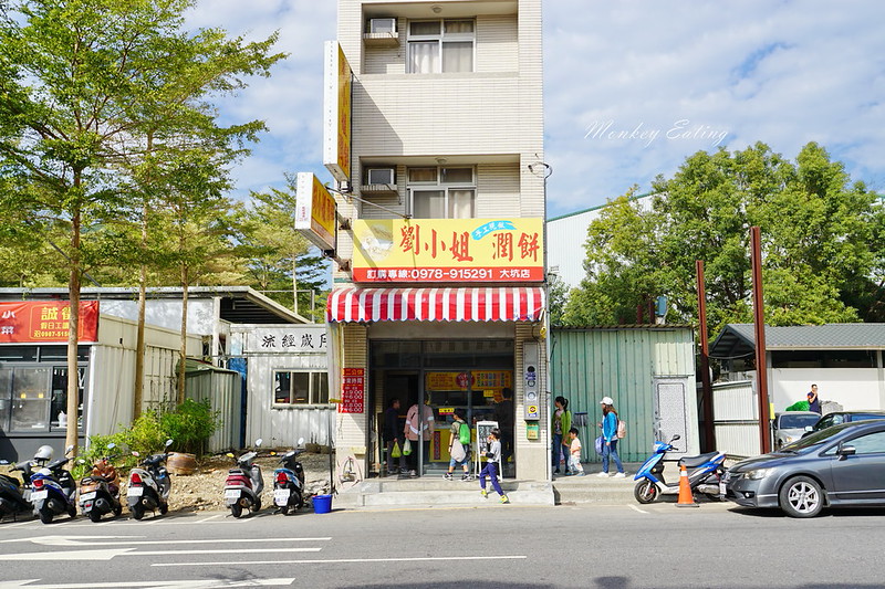 劉小姐潤餅大坑店|台中大坑口平價小吃,手工餅皮Q彈有勁超大捲,料滿實在有飽足感 @Nini and Blue 玩樂食記 DSC07206