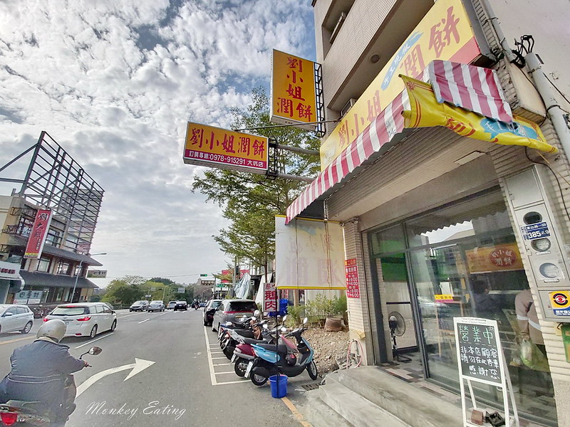 劉小姐潤餅大坑店|台中大坑口平價小吃,手工餅皮Q彈有勁超大捲,料滿實在有飽足感 @Nini and Blue 玩樂食記 20191228_132423_6