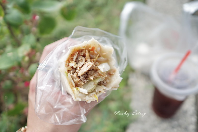 劉小姐潤餅大坑店|台中大坑口平價小吃,手工餅皮Q彈有勁超大捲,料滿實在有飽足感 @Nini and Blue 玩樂食記 DSC07214