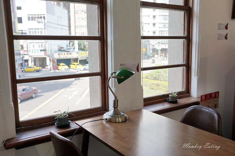 【台中豐原】頂街藝文珈琲|來去派出所喝咖啡,結合藝文展覽咖啡館,還有早午餐、輕食,豐原火車站旁 @Nini and Blue 玩樂食記 DSC07883