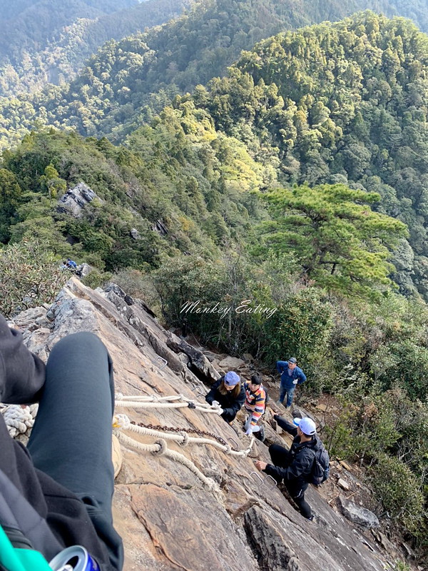 台中鳶嘴山│台灣最美中級山脈!挑戰驚險峭壁攀岩,此生必訪超美景色盡收眼底,台中登山旅遊景點推薦 @Nini and Blue 玩樂食記 齊齊手機_200217_0038