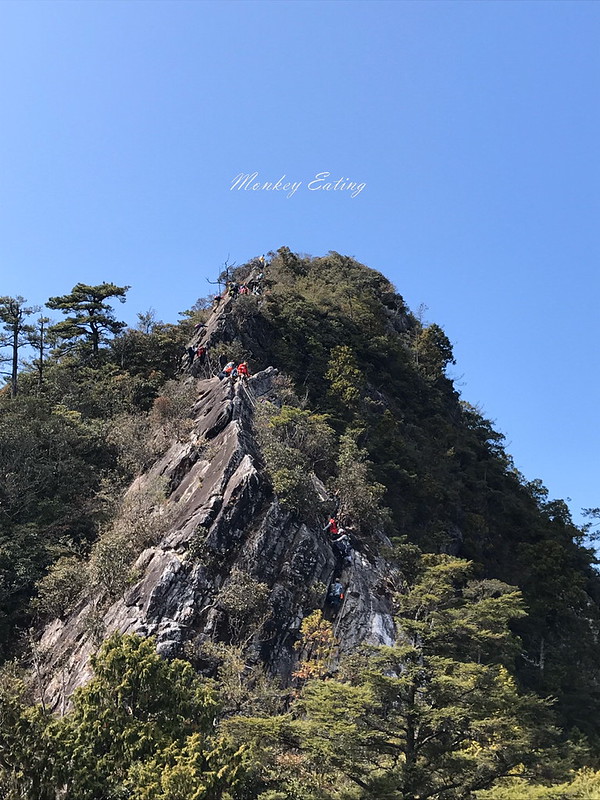 台中鳶嘴山│台灣最美中級山脈!挑戰驚險峭壁攀岩,此生必訪超美景色盡收眼底,台中登山旅遊景點推薦 @Nini and Blue 玩樂食記 鳶嘴_200209_0137