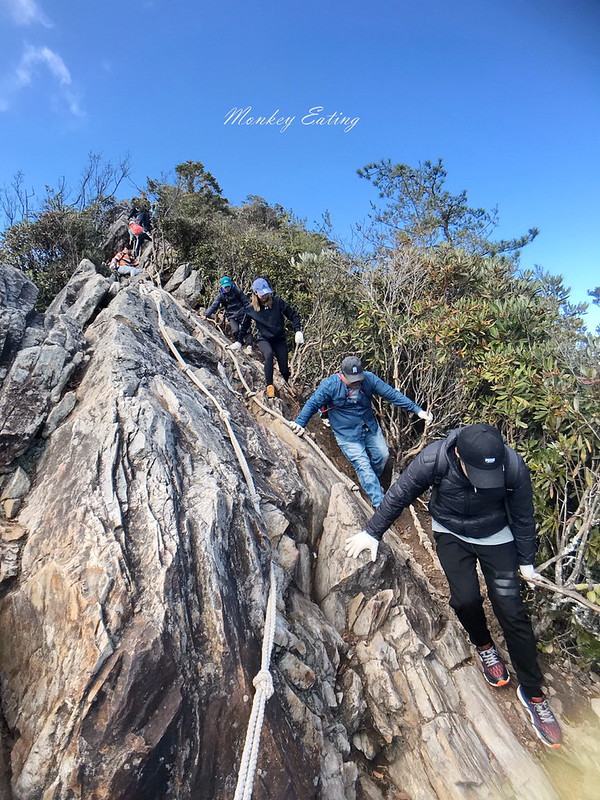 台中鳶嘴山│台灣最美中級山脈!挑戰驚險峭壁攀岩,此生必訪超美景色盡收眼底,台中登山旅遊景點推薦 @Nini and Blue 玩樂食記 鳶嘴_200209_0133