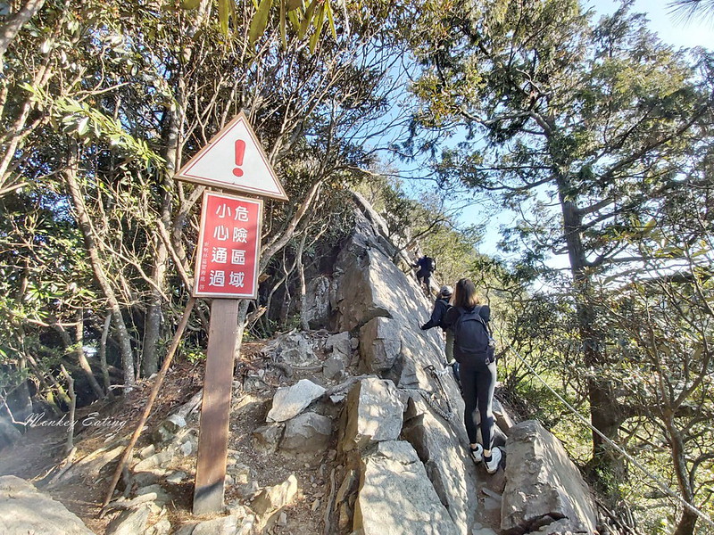台中鳶嘴山│台灣最美中級山脈!挑戰驚險峭壁攀岩,此生必訪超美景色盡收眼底,台中登山旅遊景點推薦 @Nini and Blue 玩樂食記 均聖手機_200208_0047