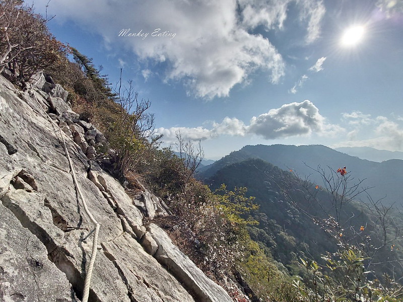 台中鳶嘴山│台灣最美中級山脈!挑戰驚險峭壁攀岩,此生必訪超美景色盡收眼底,台中登山旅遊景點推薦 @Nini and Blue 玩樂食記 均聖手機_200208_0029