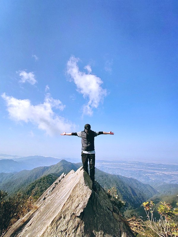 台中鳶嘴山│台灣最美中級山脈!挑戰驚險峭壁攀岩,此生必訪超美景色盡收眼底,台中登山旅遊景點推薦 @Nini and Blue 玩樂食記 20200208_095230_6
