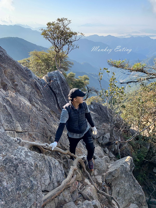台中鳶嘴山│台灣最美中級山脈!挑戰驚險峭壁攀岩,此生必訪超美景色盡收眼底,台中登山旅遊景點推薦 @Nini and Blue 玩樂食記 齊齊手機_200209_0004