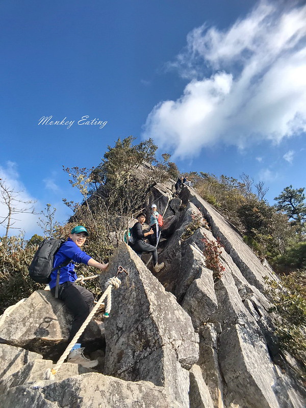 台中鳶嘴山│台灣最美中級山脈!挑戰驚險峭壁攀岩,此生必訪超美景色盡收眼底,台中登山旅遊景點推薦 @Nini and Blue 玩樂食記 鳶嘴_200209_0119