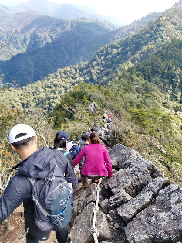 台中鳶嘴山│台灣最美中級山脈!挑戰驚險峭壁攀岩,此生必訪超美景色盡收眼底,台中登山旅遊景點推薦 @Nini and Blue 玩樂食記 均聖手機_200208_0014