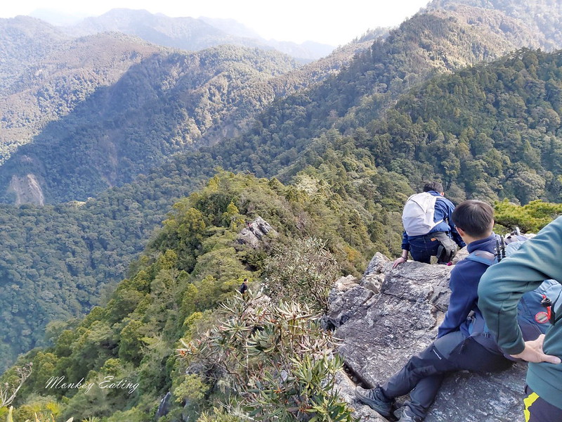 台中鳶嘴山│台灣最美中級山脈!挑戰驚險峭壁攀岩,此生必訪超美景色盡收眼底,台中登山旅遊景點推薦 @Nini and Blue 玩樂食記 均聖手機_200208_0013