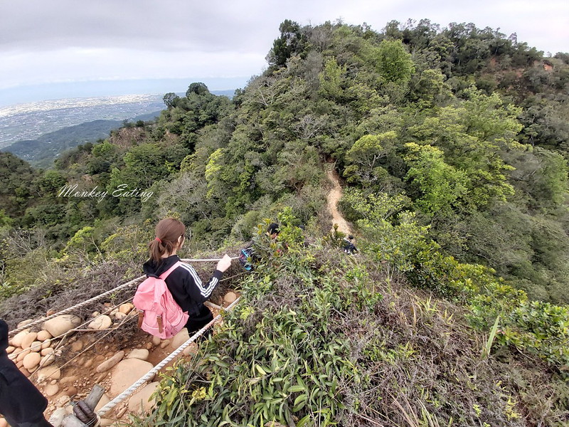 【苗栗三義】火炎山登山步道。熱門打卡台版大峽谷,親子健行順遊桐花步道 @Nini and Blue 玩樂食記 20200329火炎山-均聖手機_200329_0025
