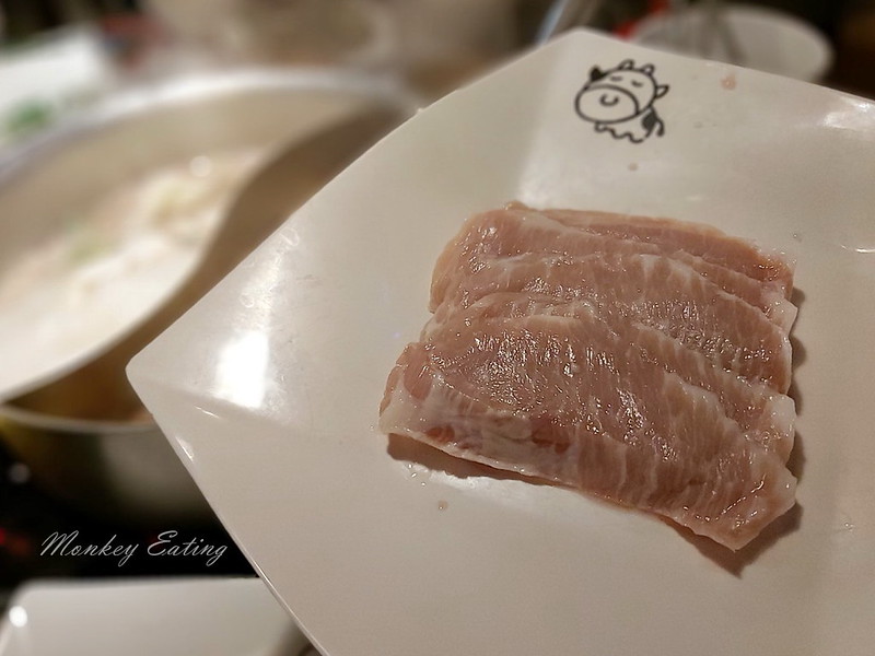【台中北屯】小蒙牛頂級麻辣養生鍋|台中火鍋吃到飽推薦,頂級和牛、霸王蝦、哈根達司任你吃到飽 @Nini and Blue 玩樂食記 小蒙牛_200405_0033