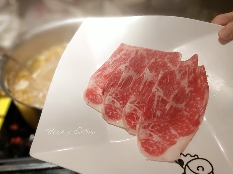 【台中北屯】小蒙牛頂級麻辣養生鍋|台中火鍋吃到飽推薦,頂級和牛、霸王蝦、哈根達司任你吃到飽 @Nini and Blue 玩樂食記 小蒙牛_200405_0038