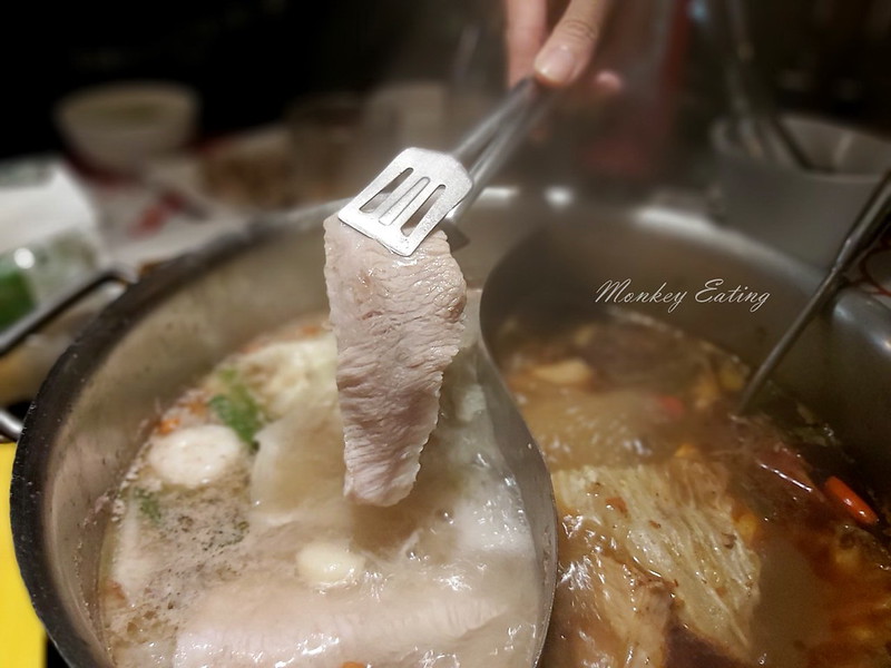 【台中北屯】小蒙牛頂級麻辣養生鍋|台中火鍋吃到飽推薦,頂級和牛、霸王蝦、哈根達司任你吃到飽 @Nini and Blue 玩樂食記 小蒙牛_200405_0035