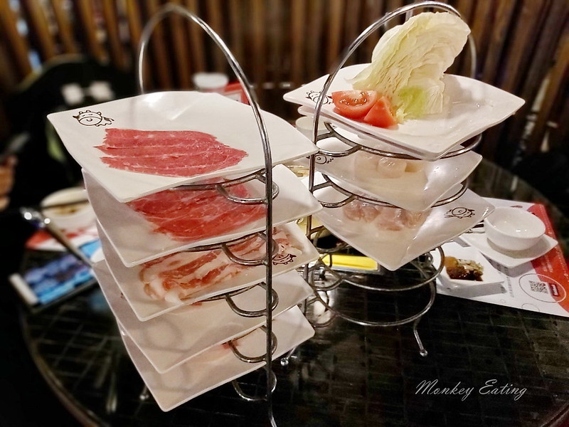 【台中北屯】小蒙牛頂級麻辣養生鍋|台中火鍋吃到飽推薦,頂級和牛、霸王蝦、哈根達司任你吃到飽 @Nini and Blue 玩樂食記 小蒙牛_200405_0024